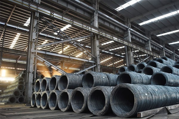 Mỹ áp thuế thép Việt Nam 130%: Cổ phiếu nào bị ảnh hưởng và nhà đầu tư cần làm gì?