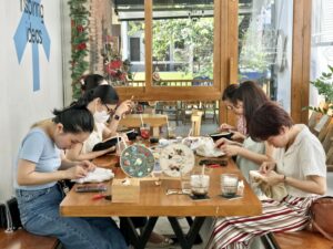 May Corner - Thêu túi vải 