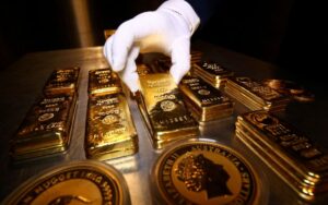 Có nên mua vàng thời điểm này? Lời khuyên từ chuyên gia