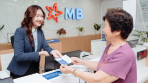 Gửi tiết kiệm MB bank trực tiếp tại quầy giao dịch 