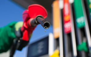 Vì sao giá xăng dầu tăng vọt trong tháng 3/2026? Giải thích dễ hiểu