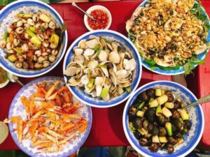 Địa điểm vui chơi Sài Gòn - Khu ẩm thực ốc Vĩnh Khánh (Quận 4)