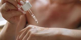 Retinol là gì? Tác dụng, cách dùng và gợi ý một số Retinol tốt nhất