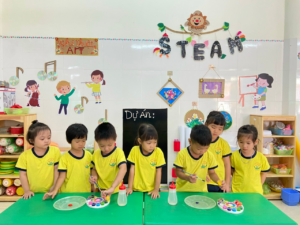 Phương pháp giáo dục STEAM cho trẻ là gì? Lợi ích & cách áp dụng