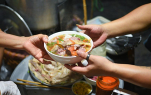 Foodtour: Top 15 món ngon phố cổ Hà Nội bạn nhất định phải thử 1 lần trong đời!!!