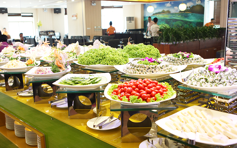 Siêu phẩm buffet hải sản Chef Dzung: Review thực đơn, bảng giá 2026 và trải nghiệm chi tiết nhất