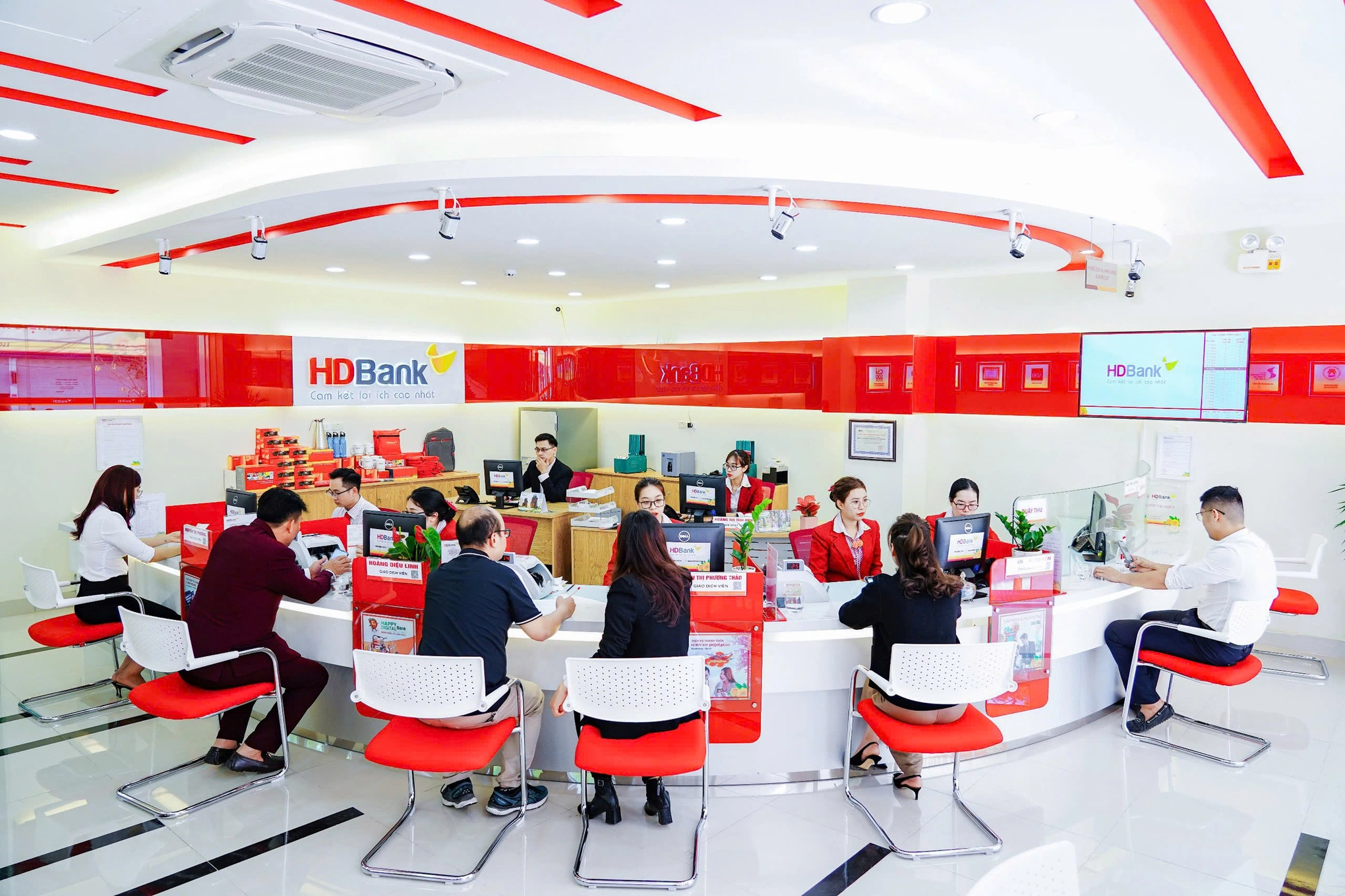 Lịch sử giá cổ phiếu HDB (2018 – 2026): Phân tích chi tiết 8 năm thăng trầm