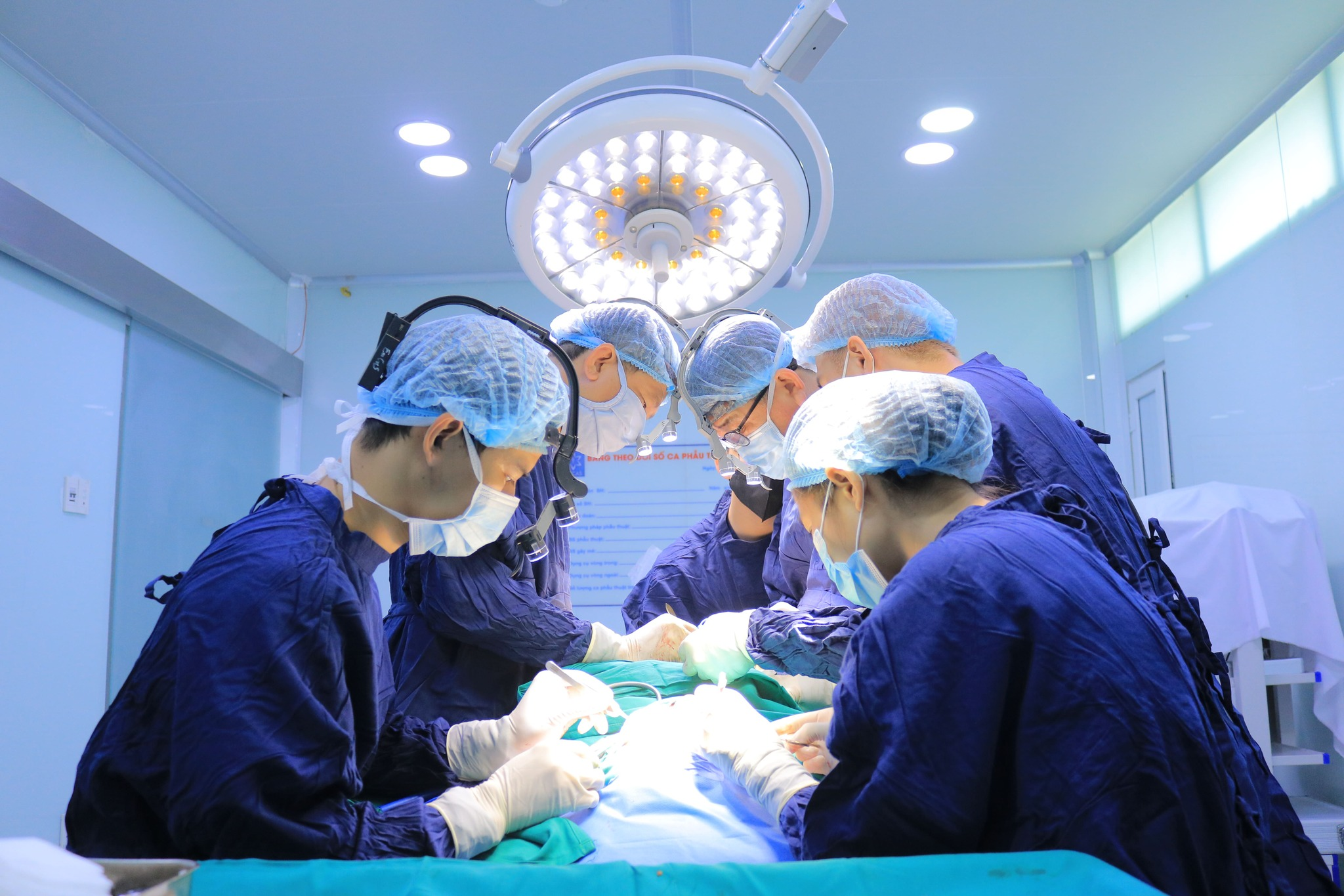 Bệnh viện Thẩm mỹ EMCAS có tốt không? Review trải nghiệm dịch vụ & Bảng giá mới nhất 2026