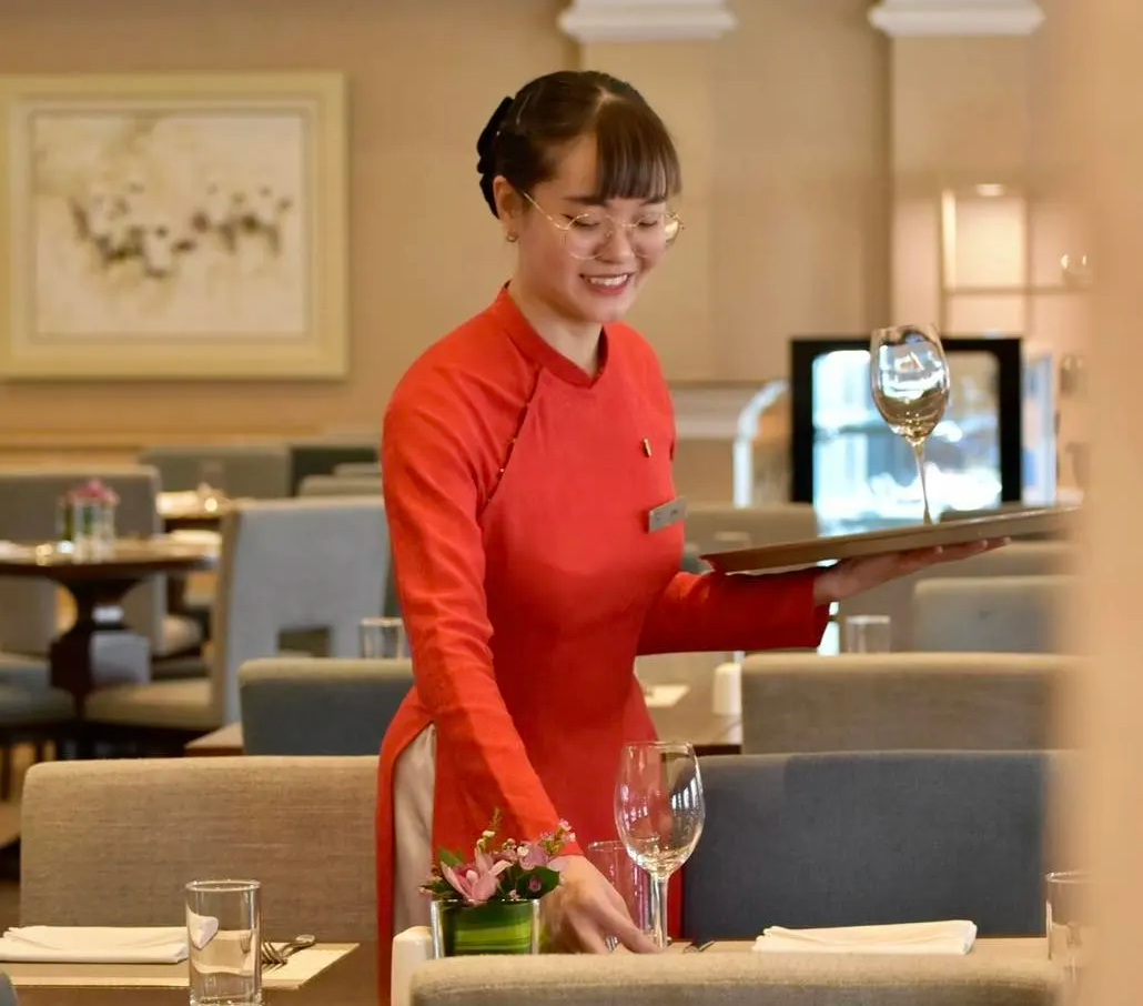 Review Oven D’or: Thực đơn, bảng giá 2026 & trải nghiệm ăn Buffet hải sản 5 sao tại khách sạn Sheraton Hà Nội