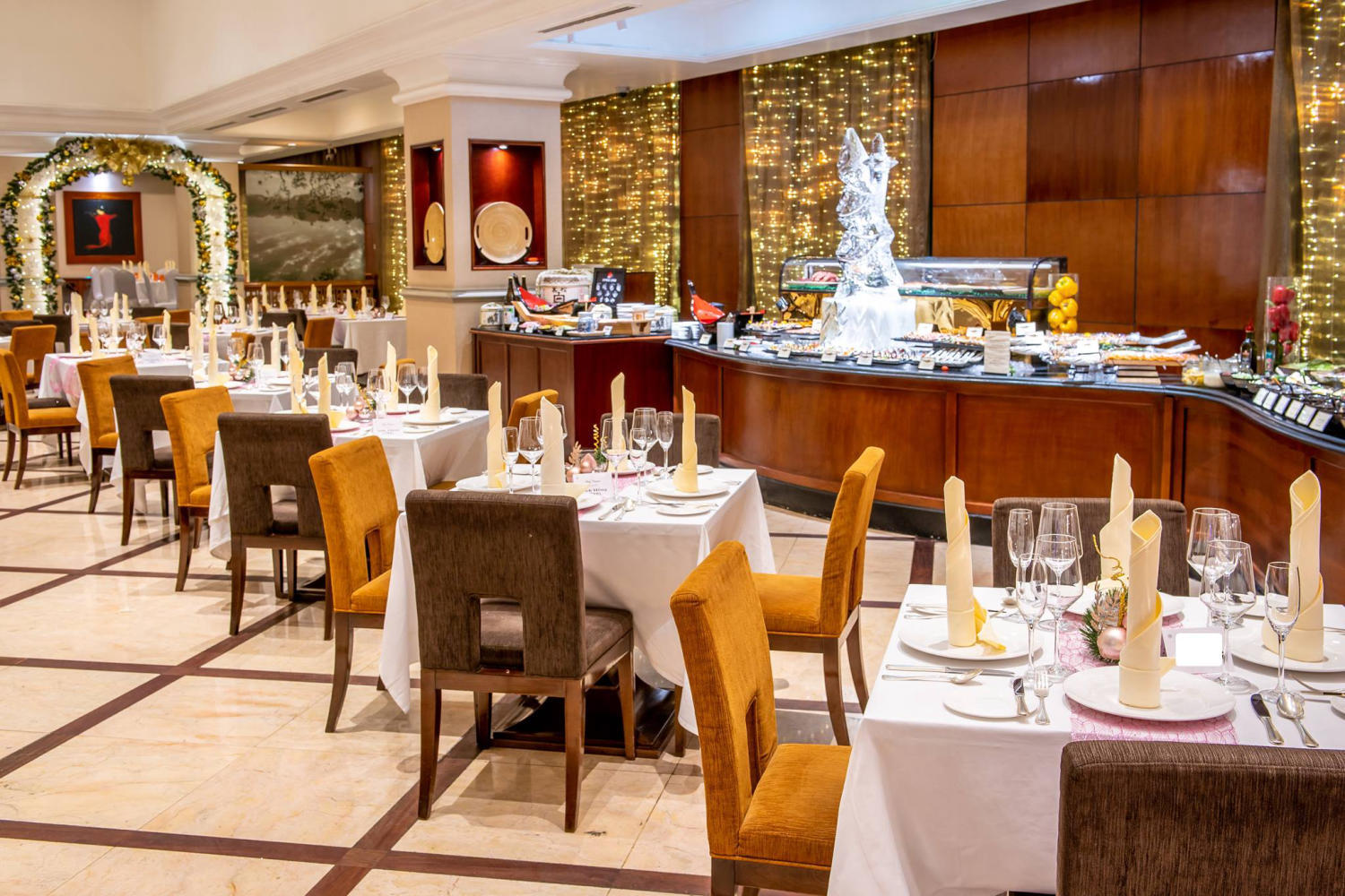 Review Oven D’or: Thực đơn, bảng giá 2026 & trải nghiệm ăn Buffet hải sản 5 sao tại khách sạn Sheraton Hà Nội