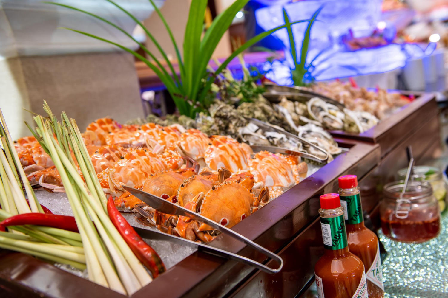 Review Oven D’or: Thực đơn, bảng giá 2026 & trải nghiệm ăn Buffet hải sản 5 sao tại khách sạn Sheraton Hà Nội